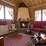 Hotel Sfendamos Wood Village