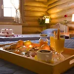 Hotel Sfendamos Wood Village