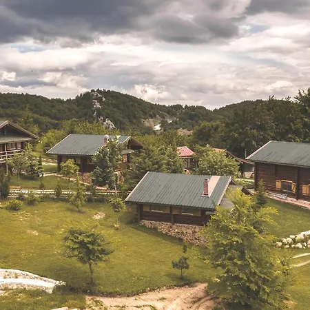 Sfendamos Wood Village Ξενοδοχείο 3*