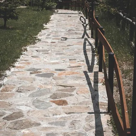 Ξενοδοχείο Sfendamos Wood Village 3*