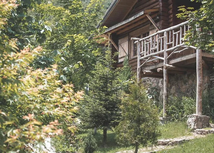 Ξενοδοχείο Sfendamos Wood Village 3*