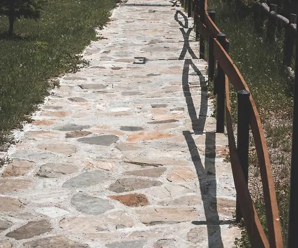 Ξενοδοχείο Sfendamos Wood Village 3*